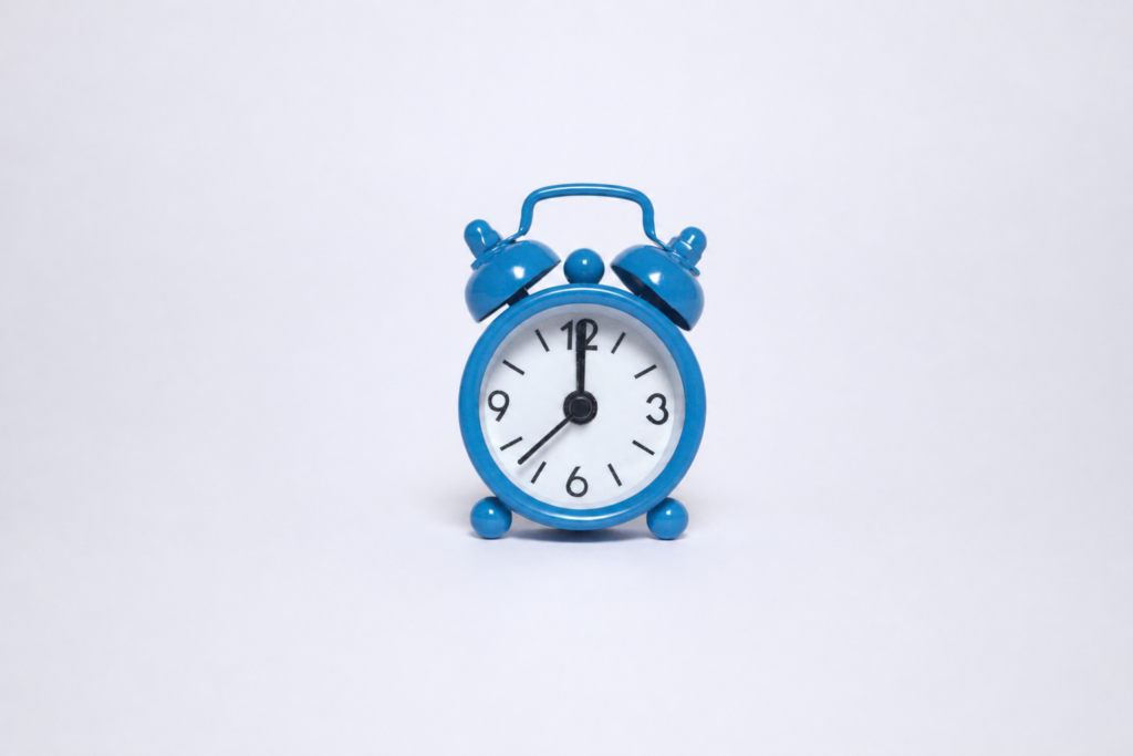 Aurmio Azure Clock