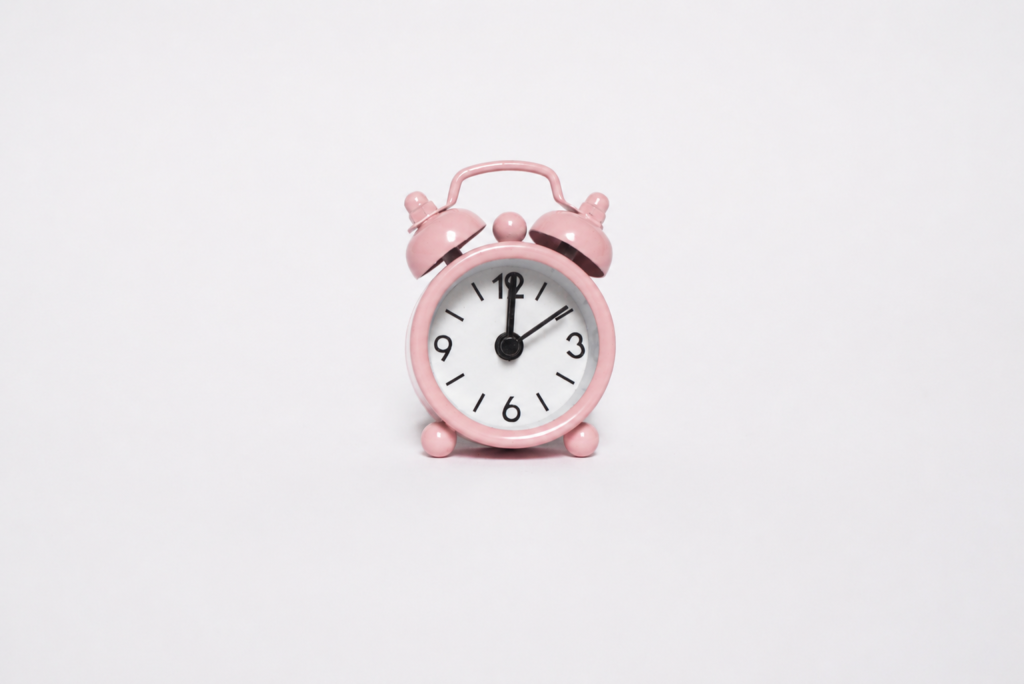 Aurmio Blushe Clock