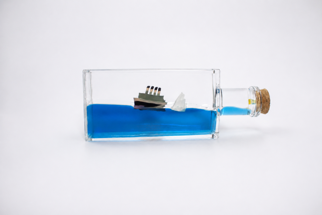 Aurmio Titanic Drift Bottle