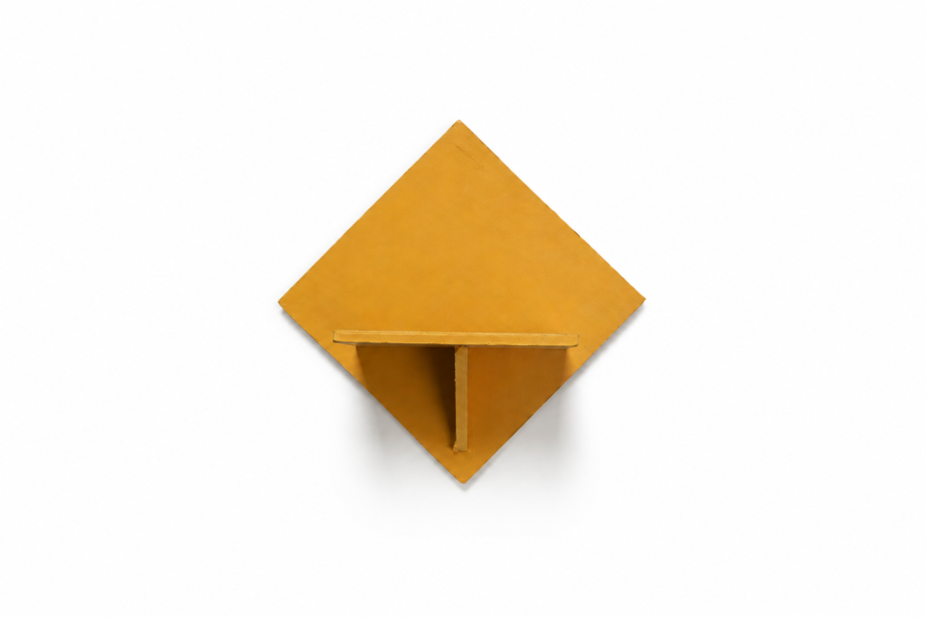Aurmio Wall-Mounted Showpiece Stand — Brown