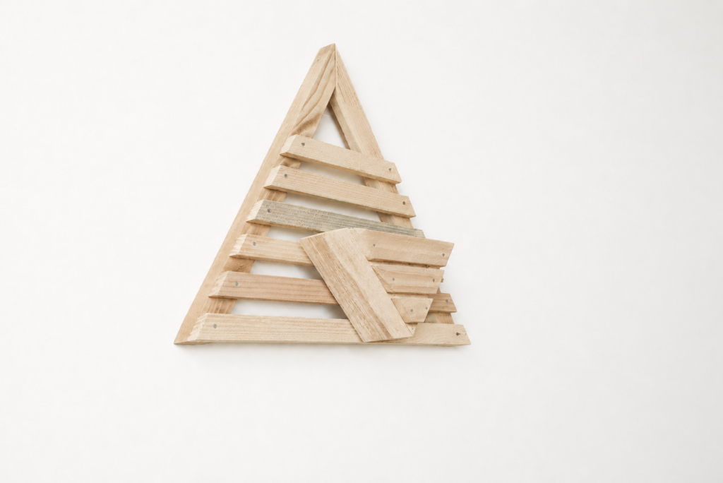 Aurmio TriLattice Wall Planter — Natural Pine
